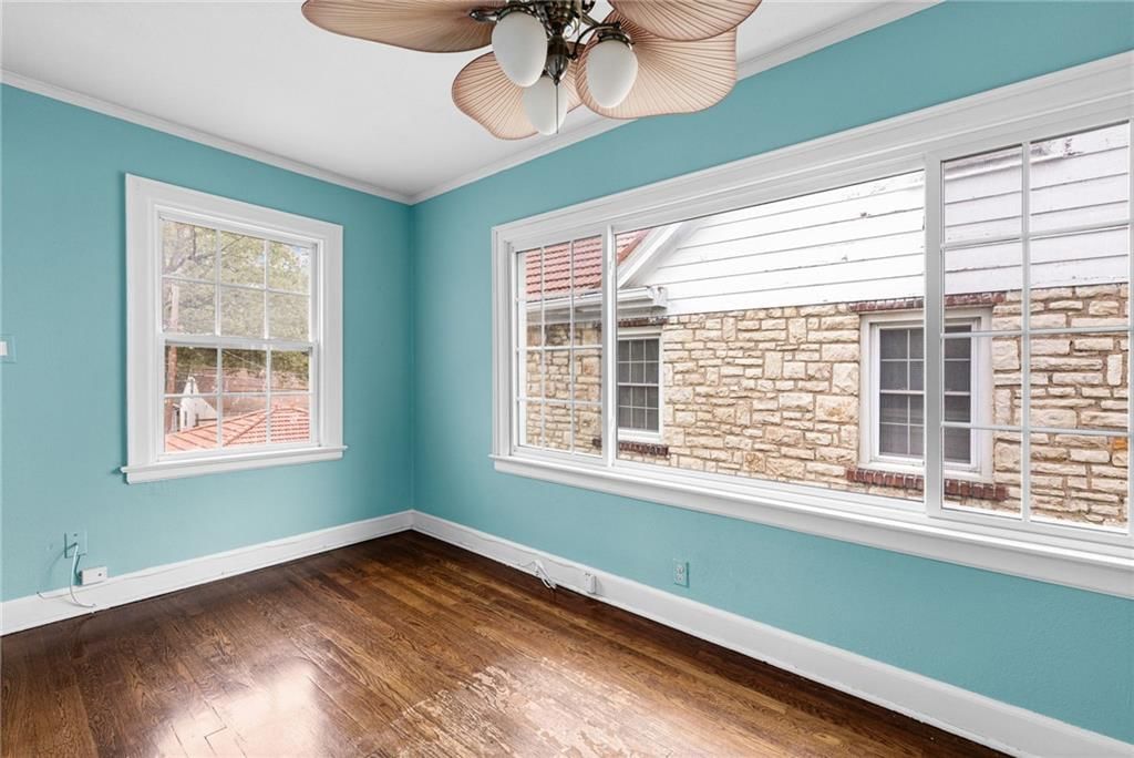 429 N Van Brunt Boulevard — photo 20