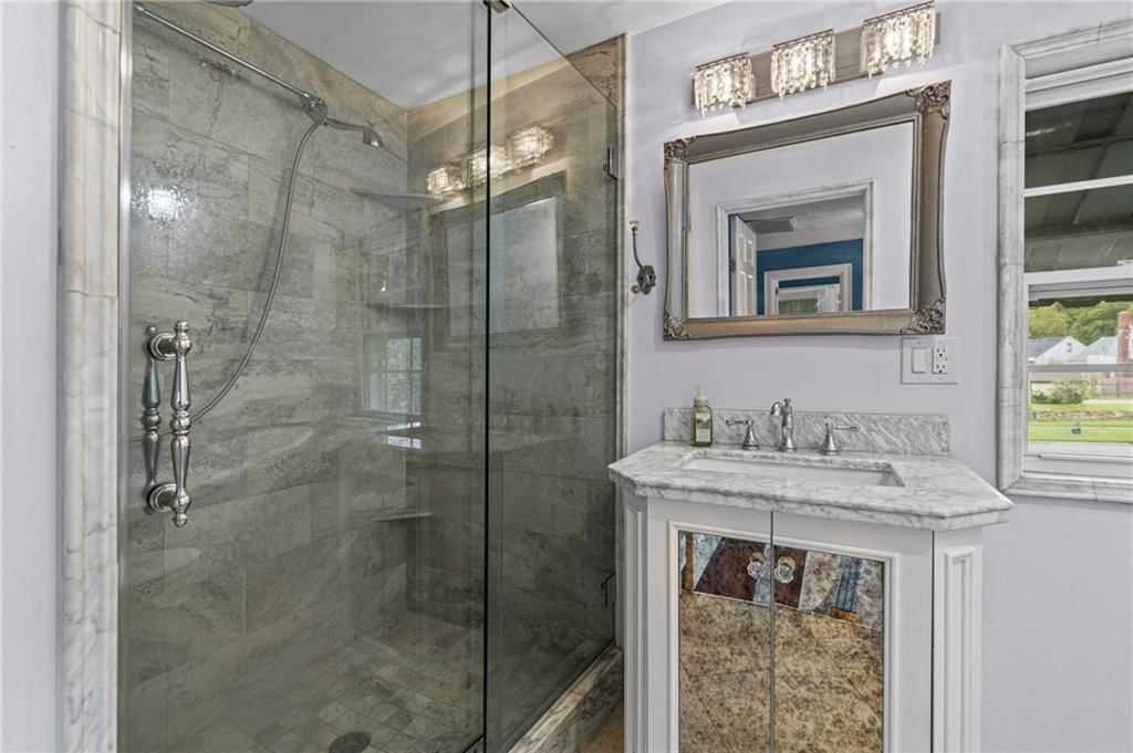429 N Van Brunt Boulevard — photo 25