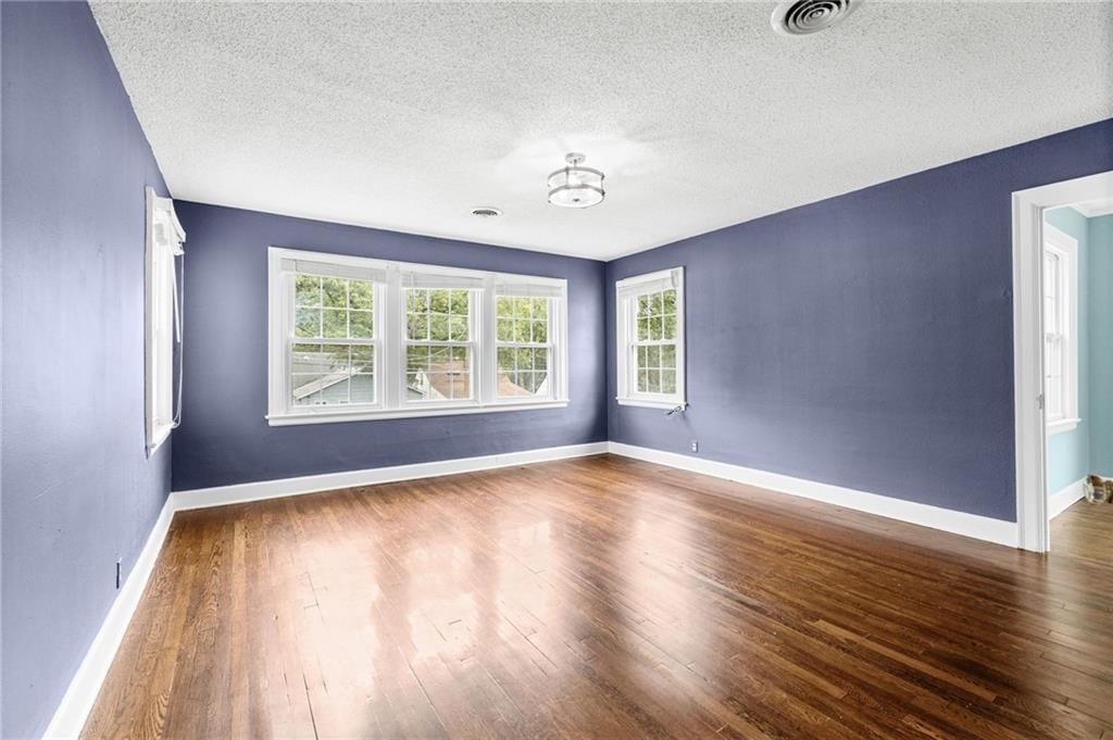429 N Van Brunt Boulevard — photo 26