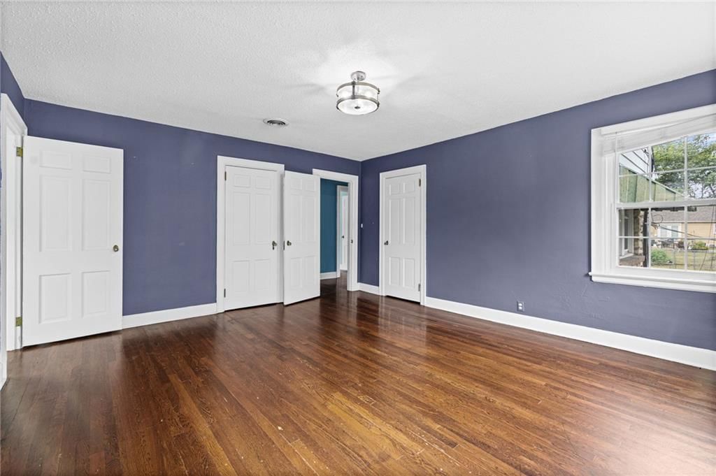429 N Van Brunt Boulevard — photo 27