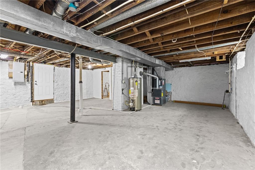 429 N Van Brunt Boulevard — photo 29