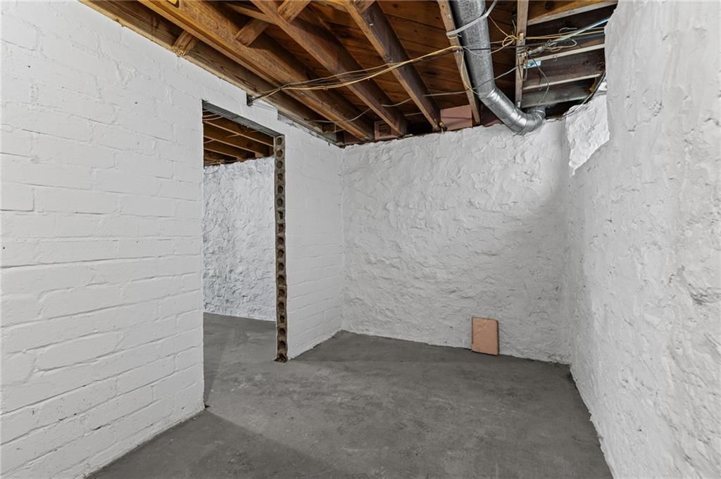 429 N Van Brunt Boulevard — photo 32