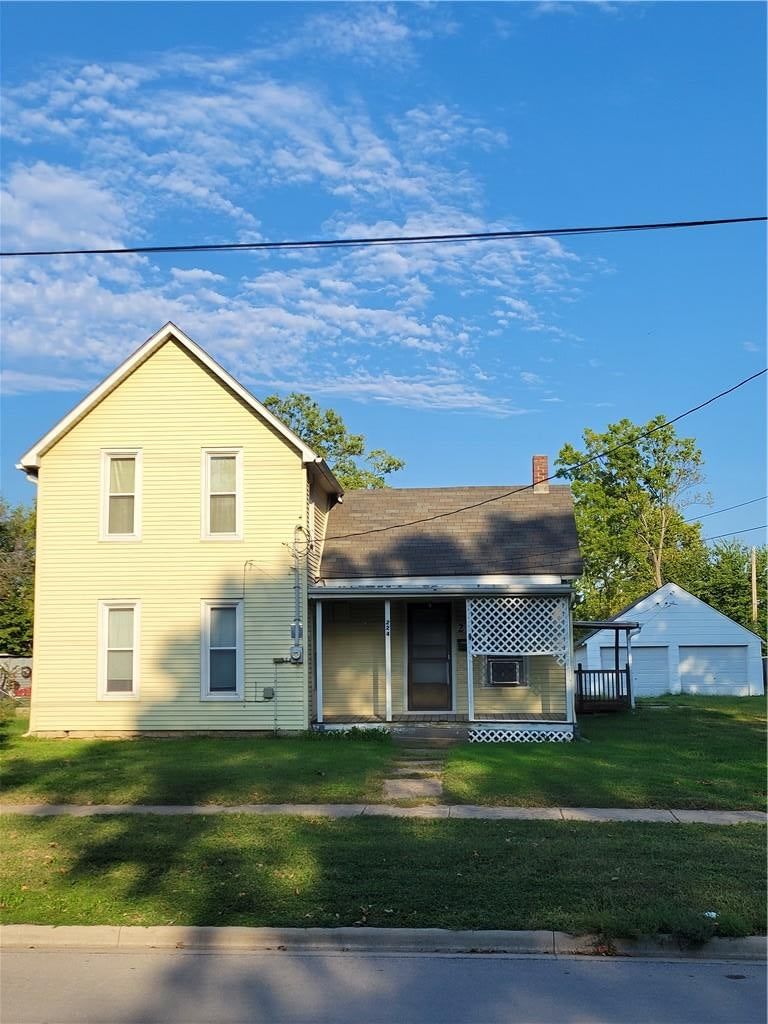 224 S Walnut Street — photo 1