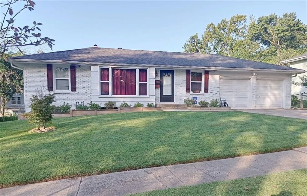10704 BALES Avenue — photo 1