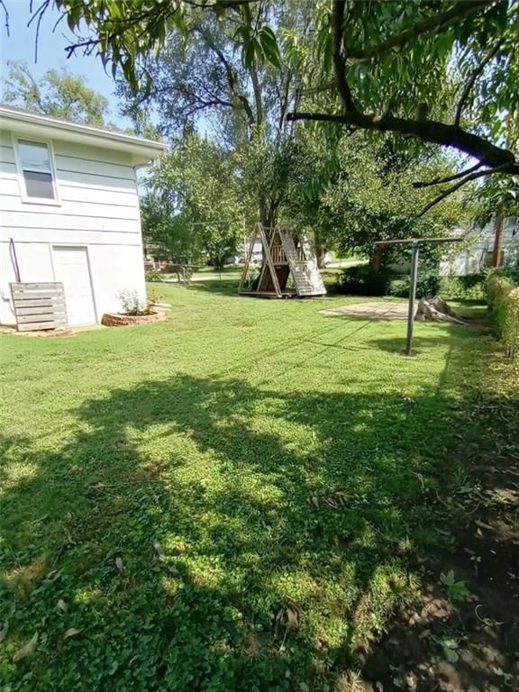10704 BALES Avenue — photo 35