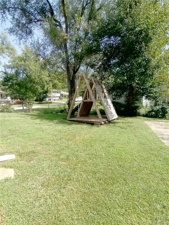 10704 BALES Avenue — photo 36