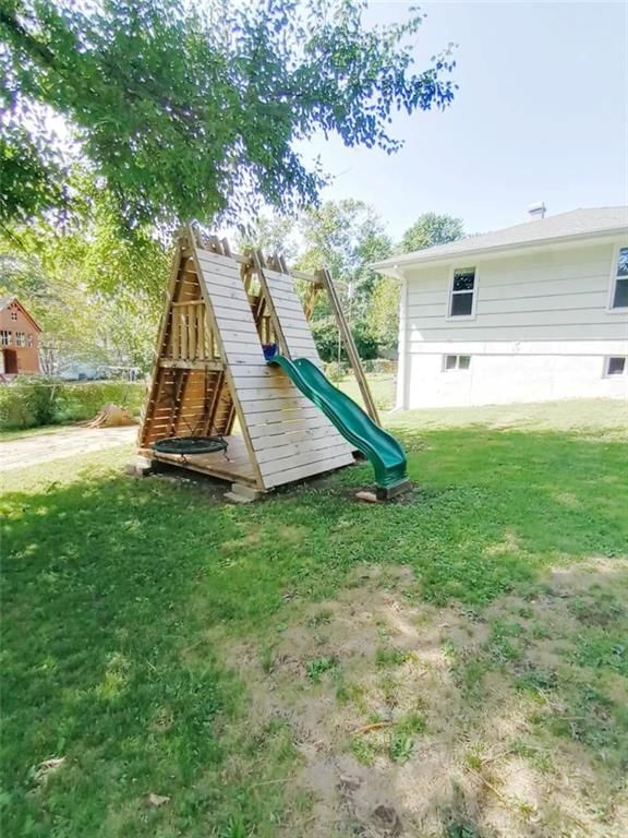 10704 BALES Avenue — photo 37