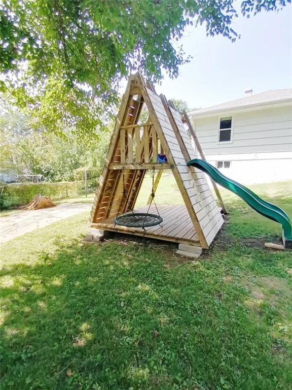 10704 BALES Avenue — photo 38