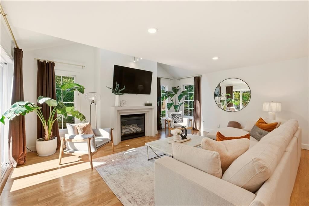 Photo 5 of 72 - 2832 W 91st Street