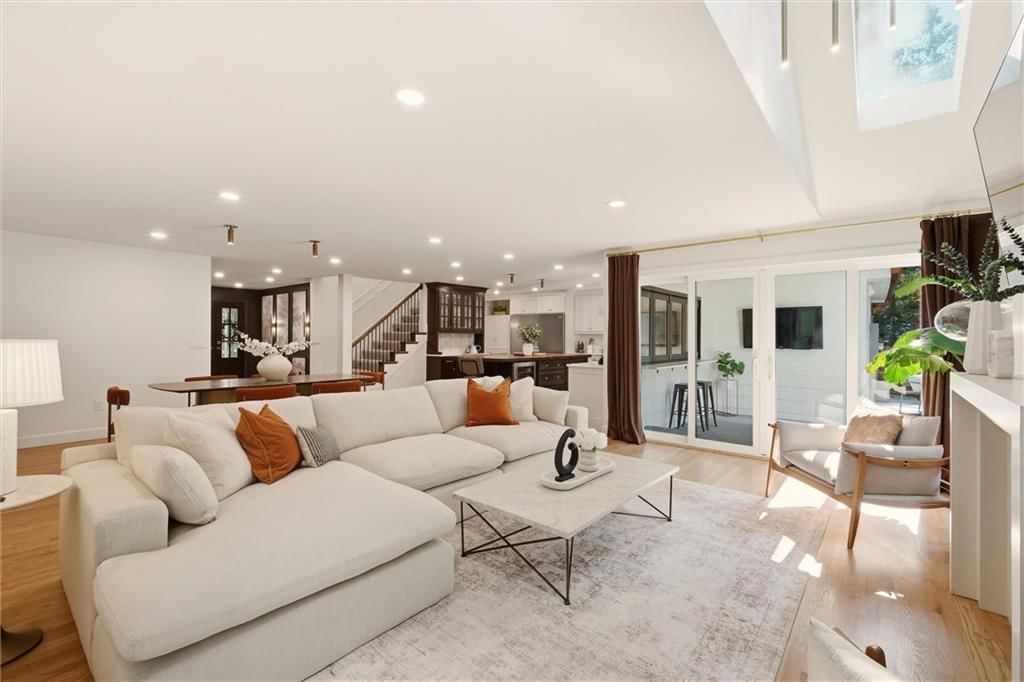 Photo 6 of 72 - 2832 W 91st Street