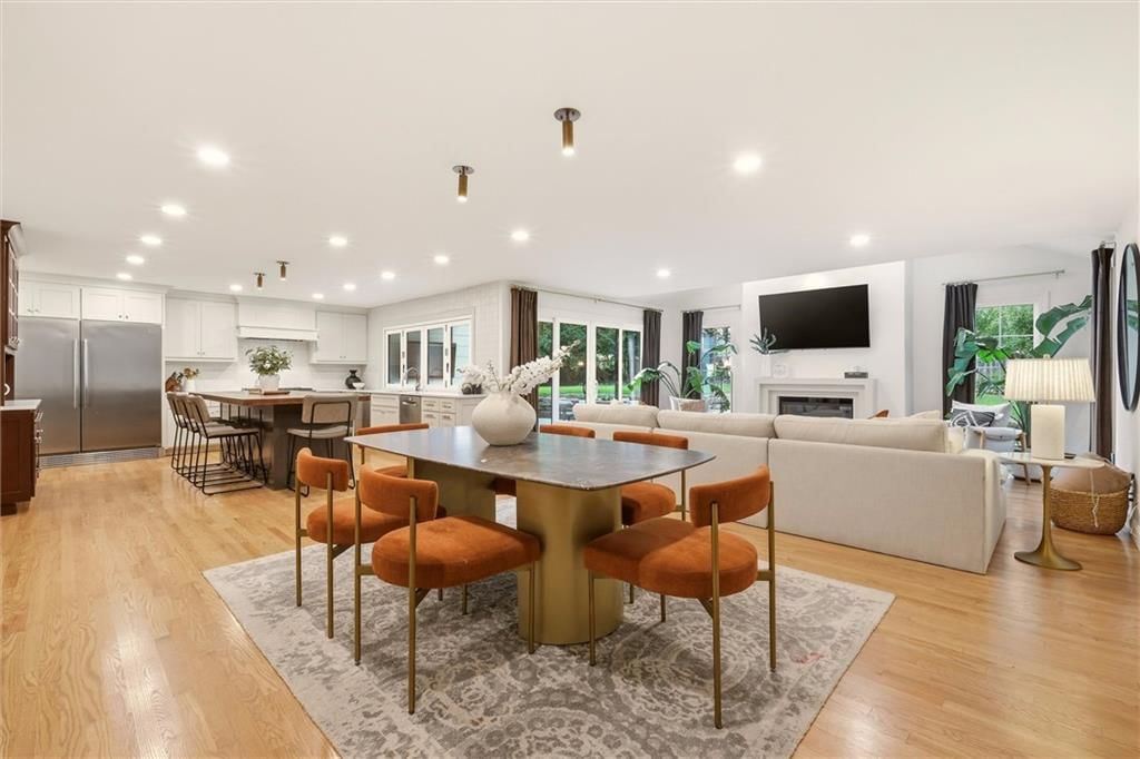 Photo 7 of 72 - 2832 W 91st Street