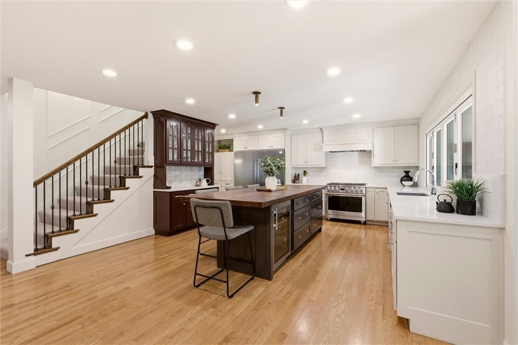 Photo 9 of 72 - 2832 W 91st Street