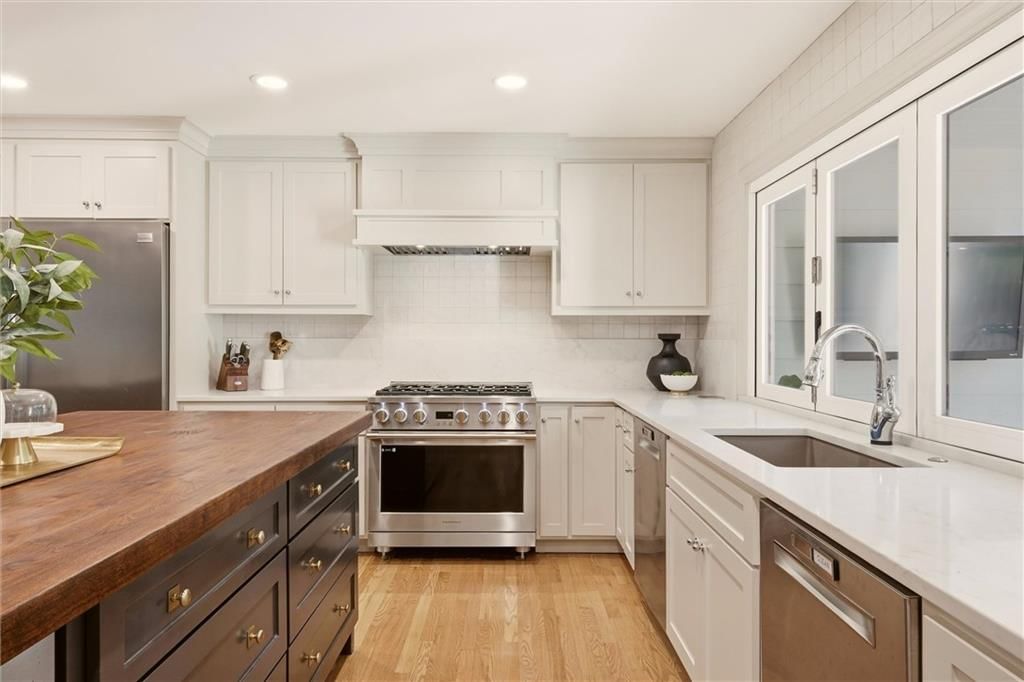 Photo 11 of 72 - 2832 W 91st Street