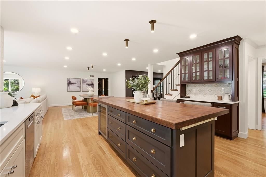 Photo 12 of 72 - 2832 W 91st Street