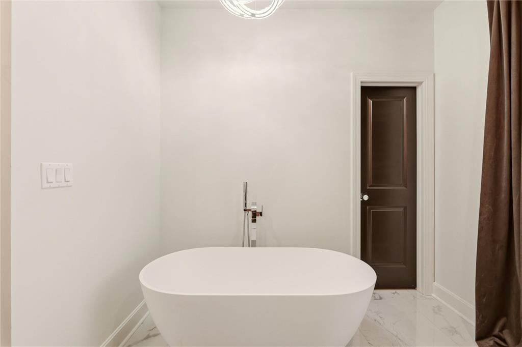 Photo 27 of 72 - 2832 W 91st Street