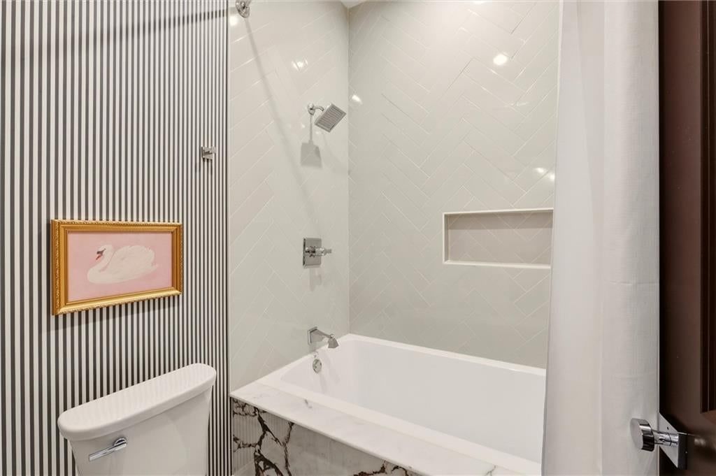 Photo 34 of 72 - 2832 W 91st Street