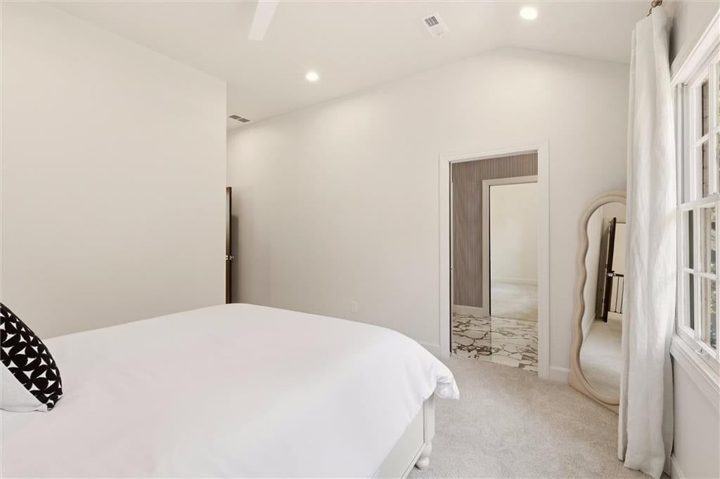 Photo 35 of 72 - 2832 W 91st Street