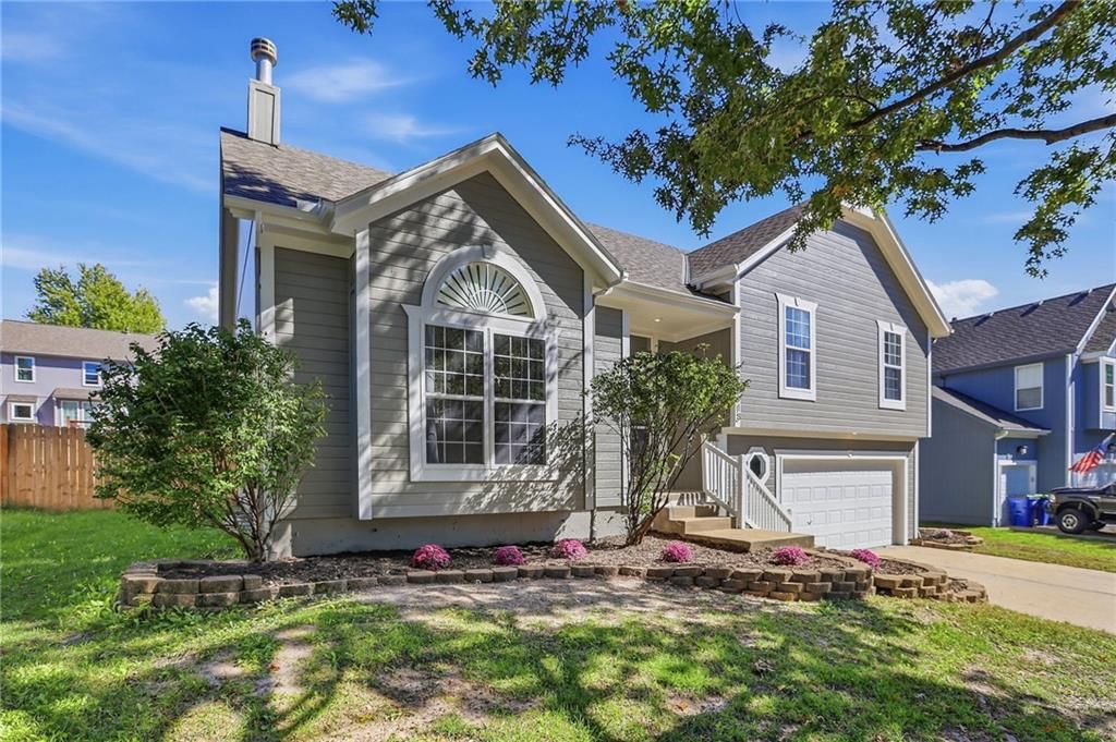 4913 Brownridge Street, Shawnee, KS: listing photo 2