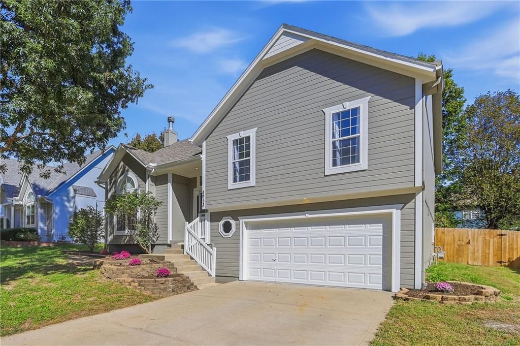 4913 Brownridge Street, Shawnee, KS: listing photo 3