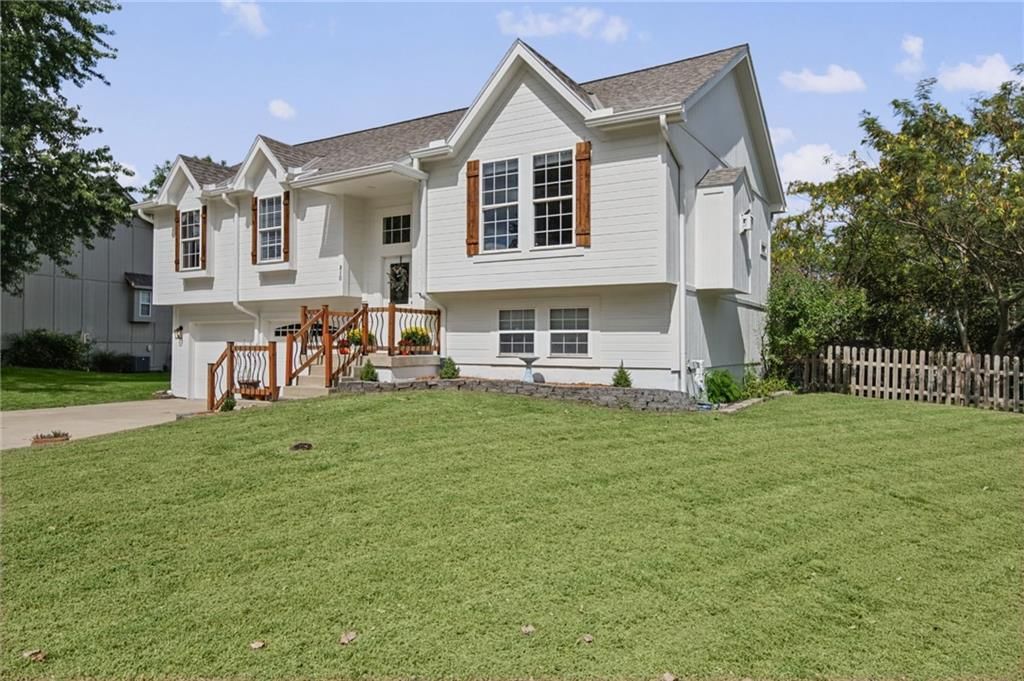810 S Morgan Drive, Peculiar, MO: listing photo 2