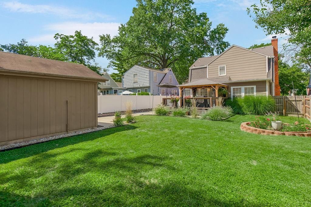 7507 Walnut Street — photo 37