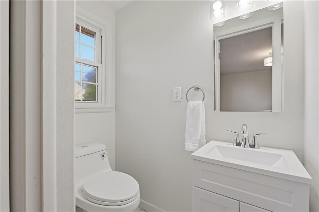 Photo 13 of 22 - 5909 Melrose Lane, Shawnee, KS 66203
