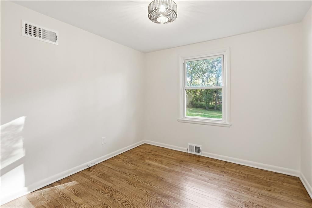 Photo 16 of 22 - 5909 Melrose Lane, Shawnee, KS 66203