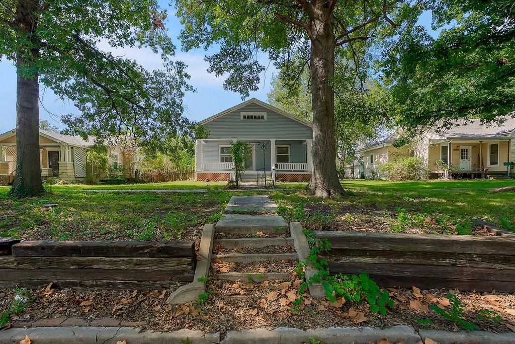 724 N Oak Street — photo 1