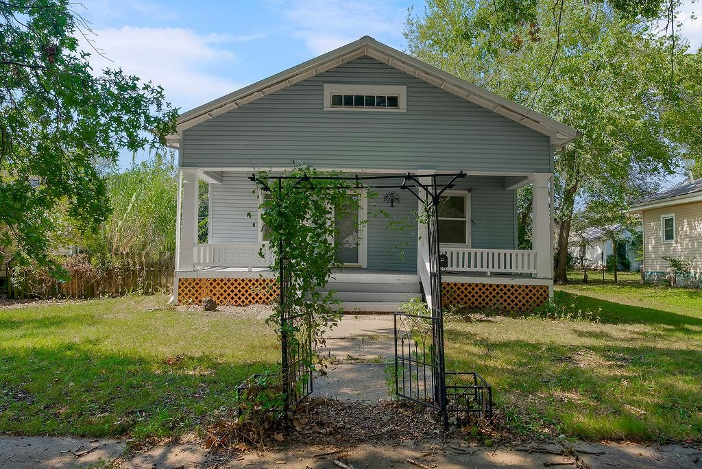 724 N Oak Street — photo 2