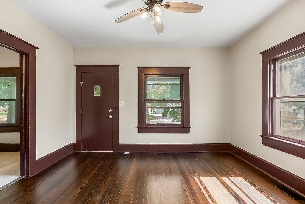 724 N Oak Street — photo 5