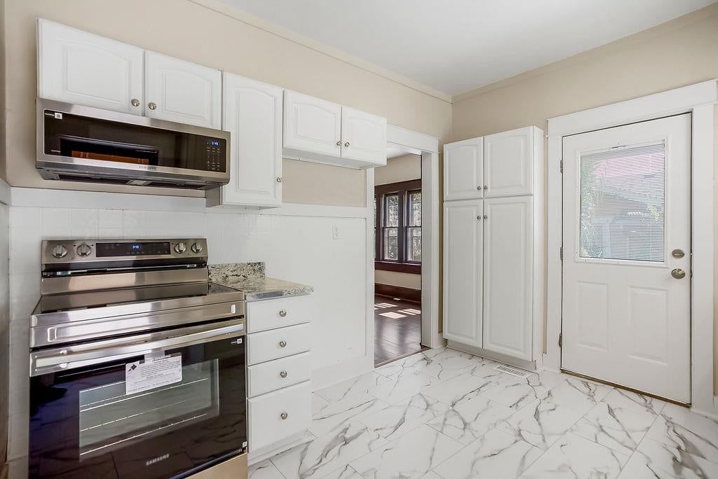 724 N Oak Street — photo 10