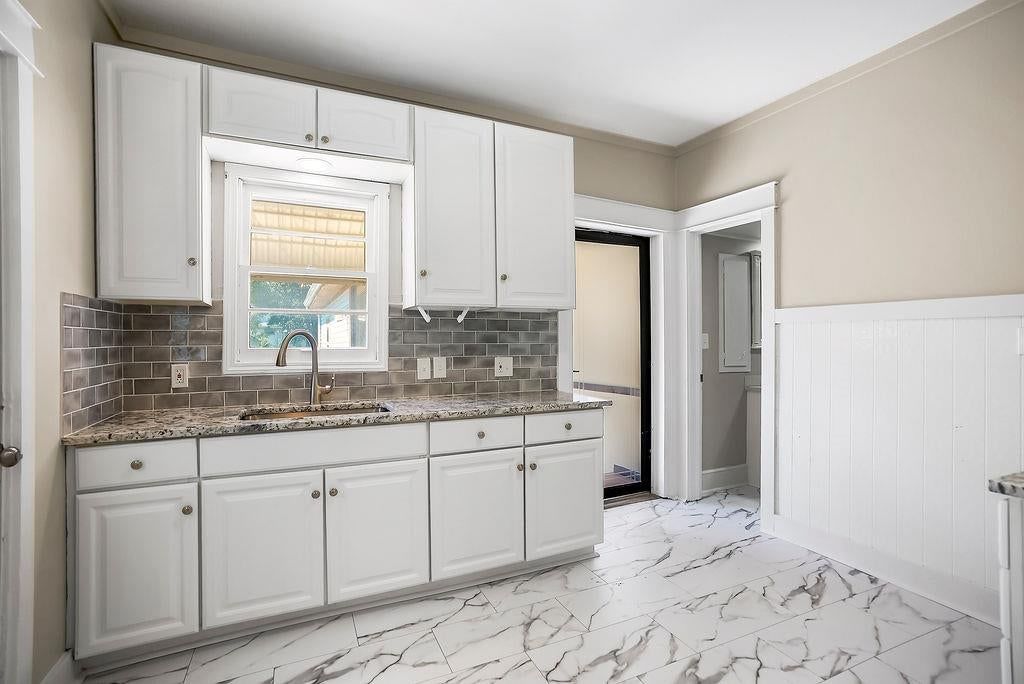 724 N Oak Street — photo 13