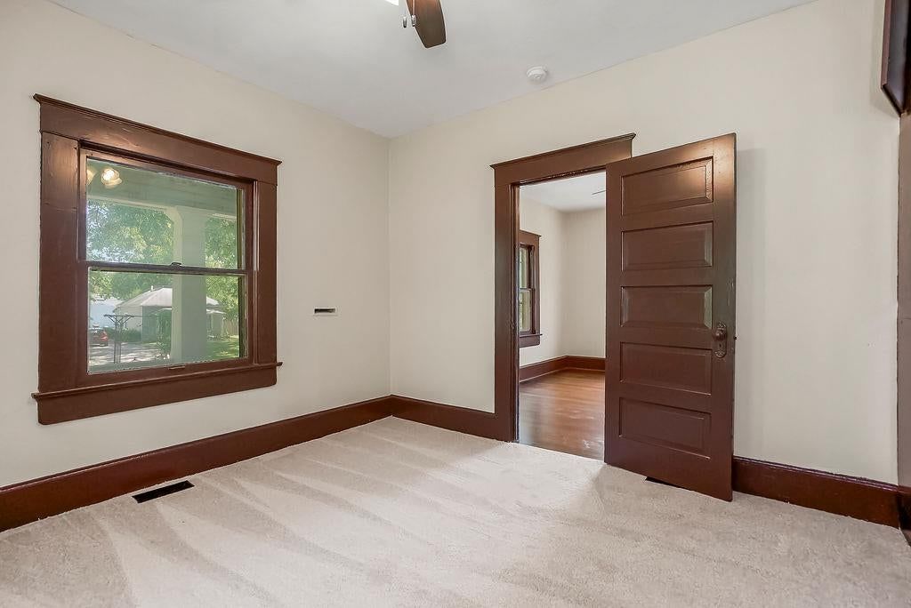 724 N Oak Street — photo 16