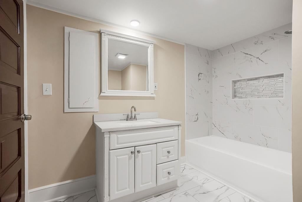 724 N Oak Street — photo 17