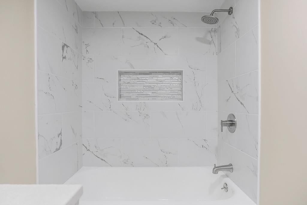 724 N Oak Street — photo 18