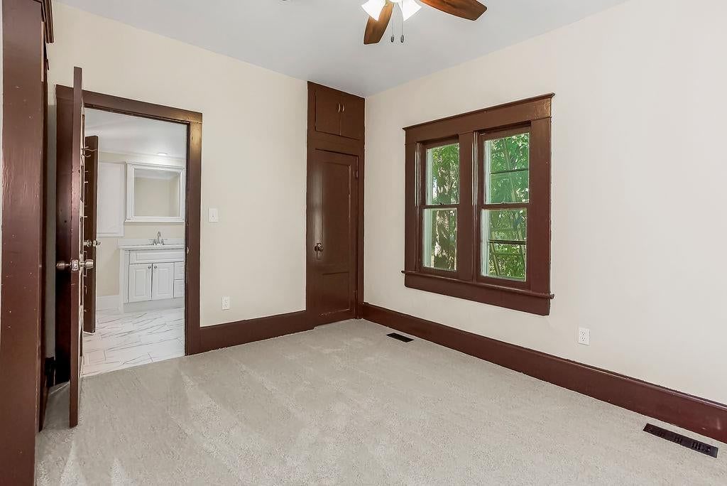 724 N Oak Street — photo 19