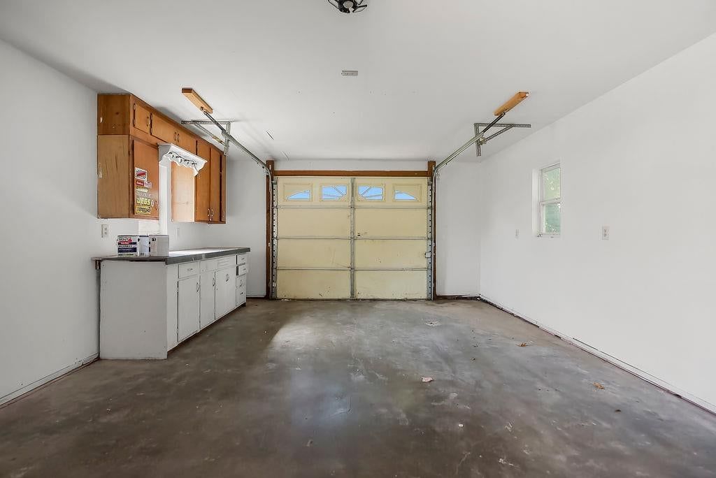 724 N Oak Street — photo 23