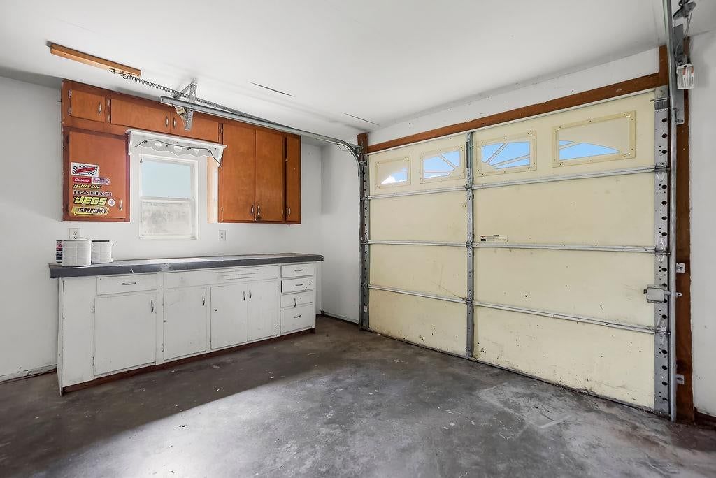 724 N Oak Street — photo 24