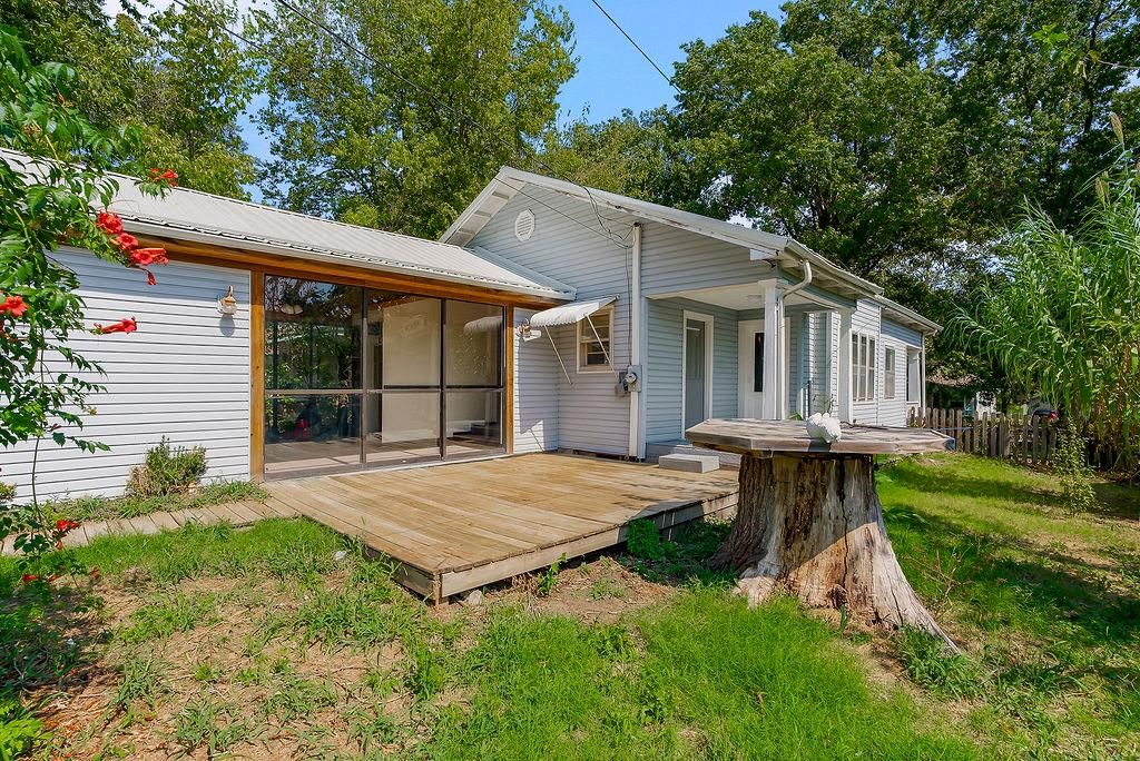724 N Oak Street — photo 25