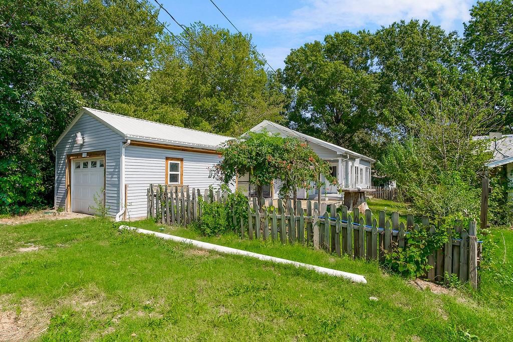 724 N Oak Street — photo 28