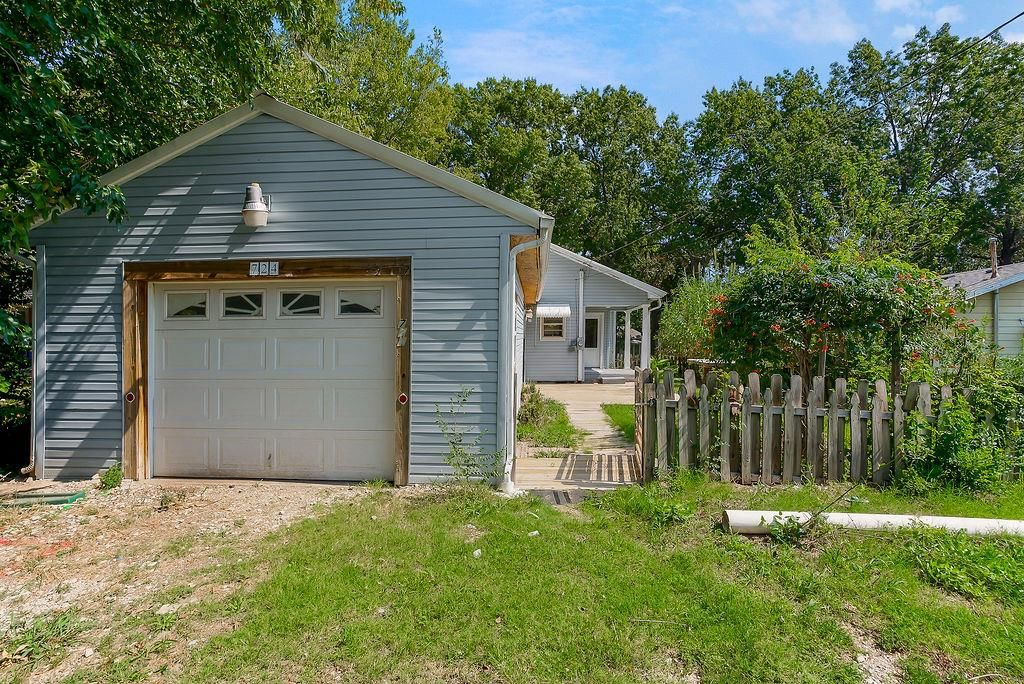 724 N Oak Street — photo 29