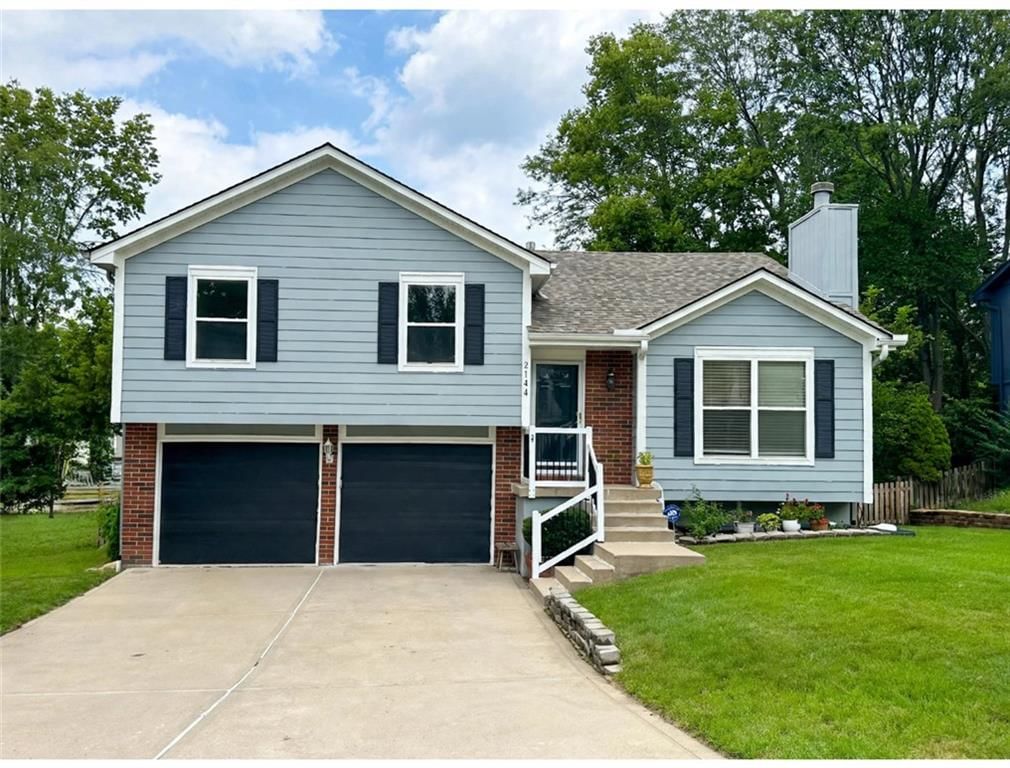 2108 SW STERLING Drive, Lee's Summit, MO