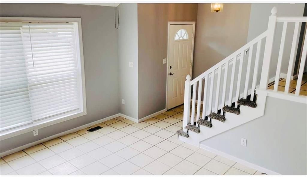 2108 SW STERLING Drive, Lee's Summit, MO: listing photo 3