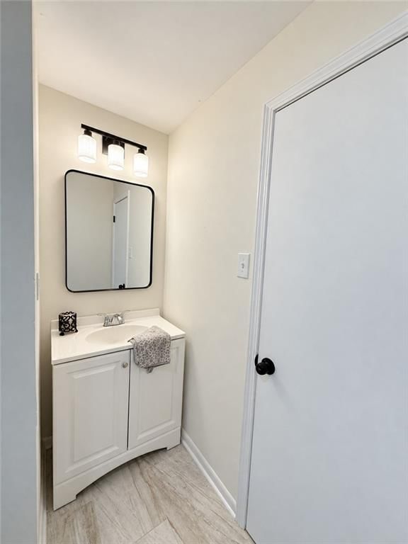 Tiled shower at 7209 E 86 Street, Kansas City, MO 64138