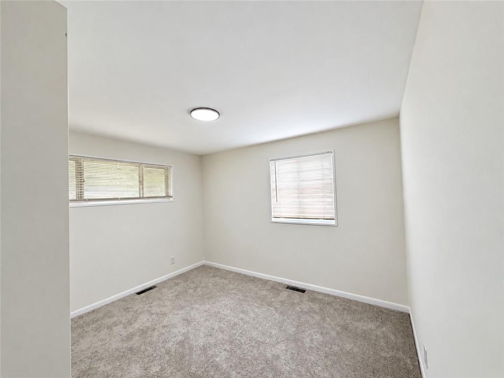 White vanity at 7209 E 86 Street, Kansas City, MO 64138