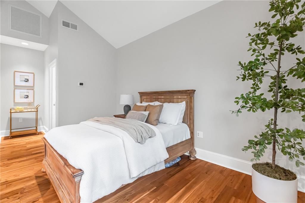 4911 Wyandotte Street — photo 38