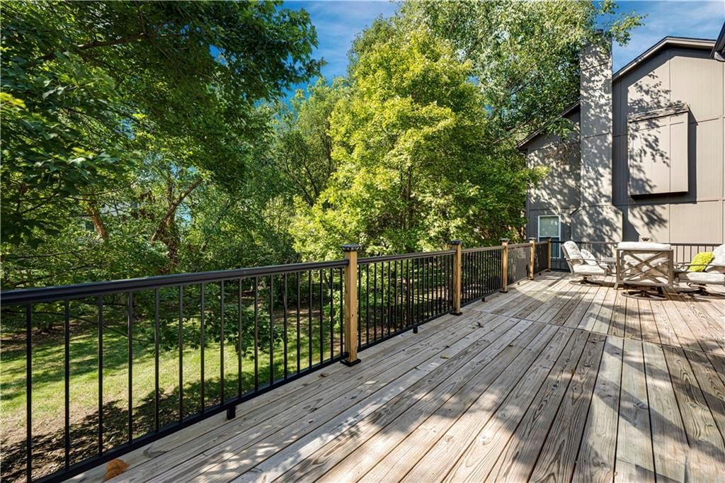 Photo 15 of 41 - 14018 ASH Street, Overland Park, KS 66224