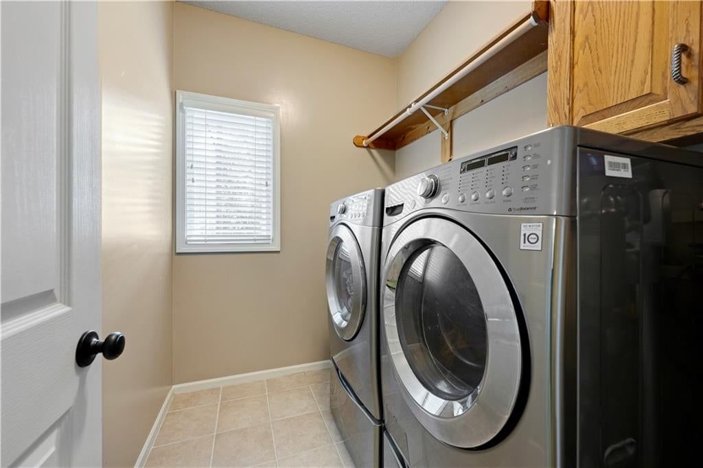 Photo 16 of 41 - 14018 ASH Street, Overland Park, KS 66224