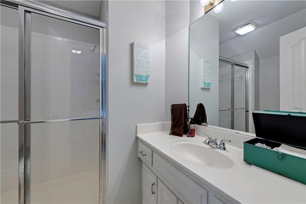 Photo 27 of 41 - 14018 ASH Street, Overland Park, KS 66224