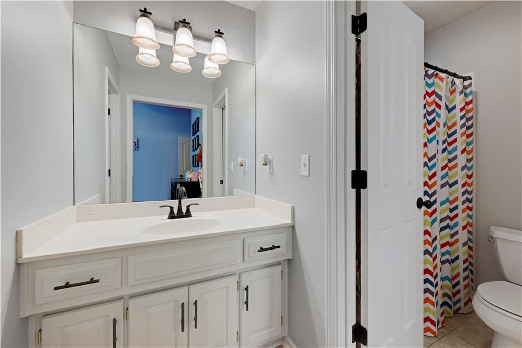 Photo 30 of 41 - 14018 ASH Street, Overland Park, KS 66224
